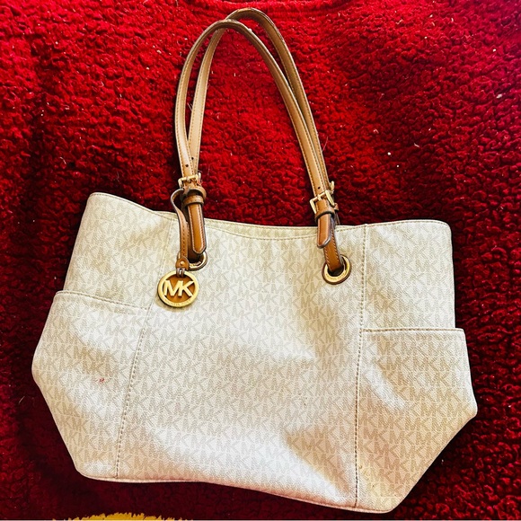 Michael Kors Large Tore with Side Pockets and interior Pockets - Picture 2 of 6
